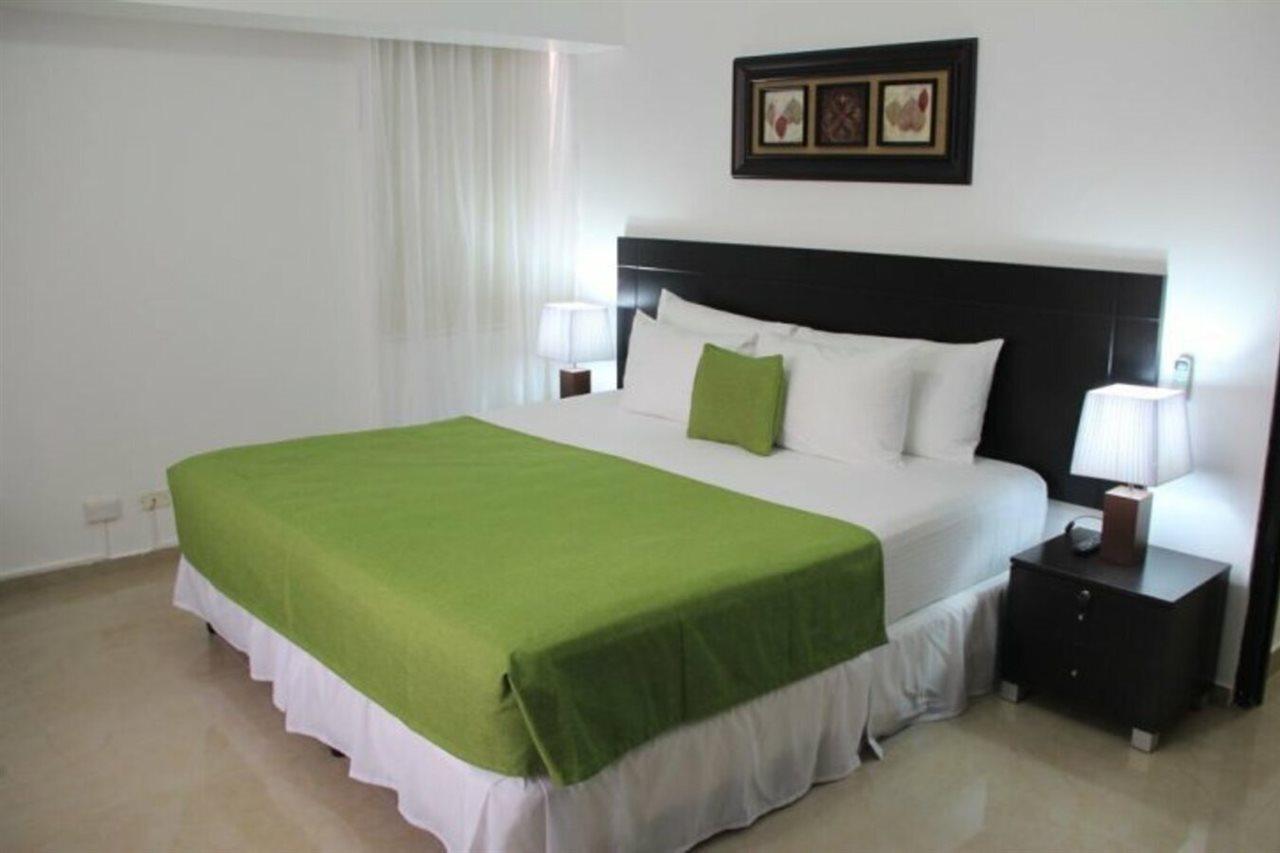 Az Hotel And Suites Panama City Exteriör bild