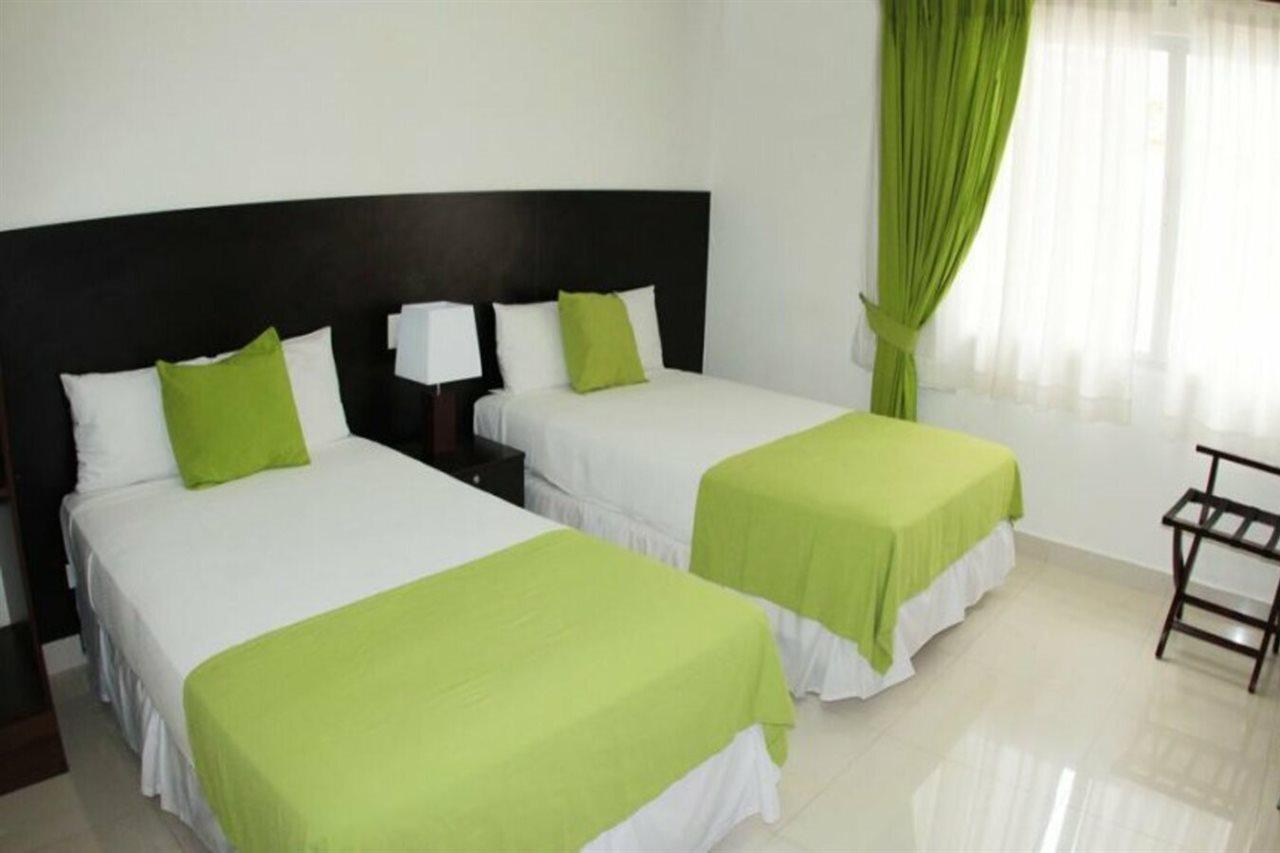 Az Hotel And Suites Panama City Exteriör bild