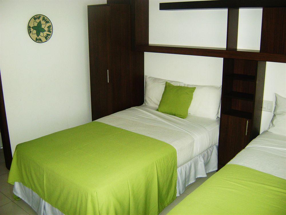 Az Hotel And Suites Panama City Exteriör bild