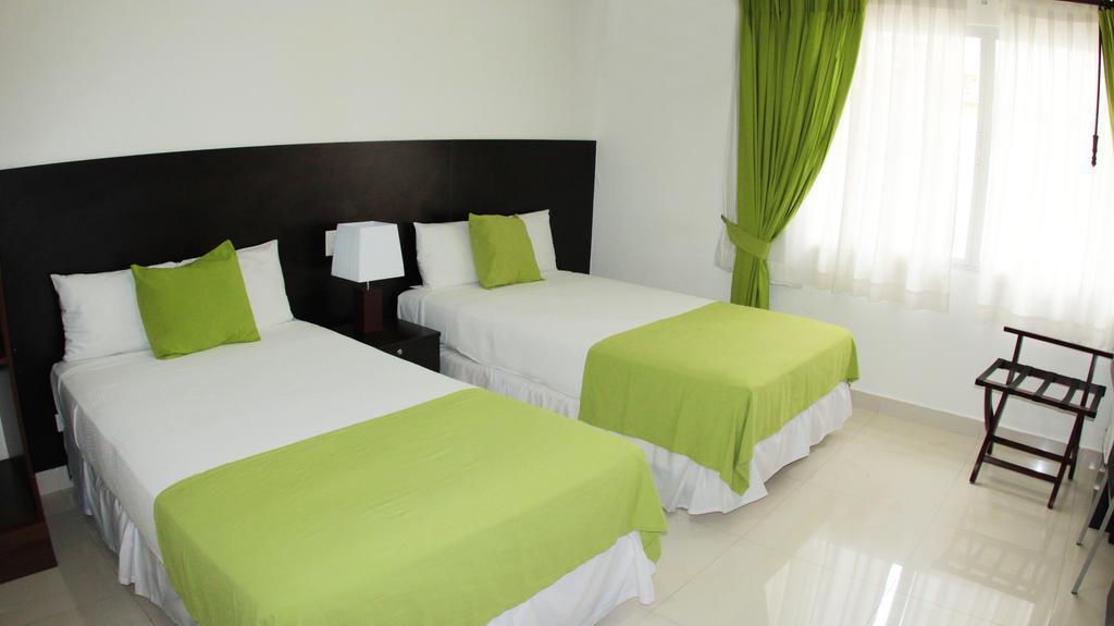 Az Hotel And Suites Panama City Exteriör bild