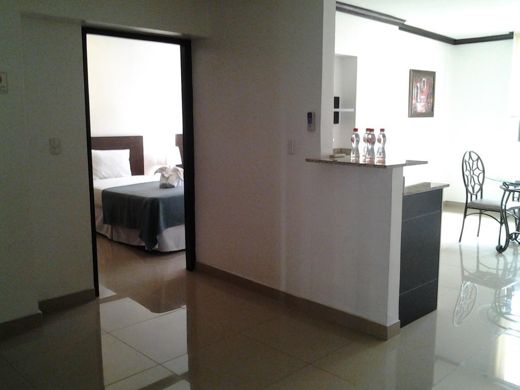 Az Hotel And Suites Panama City Exteriör bild