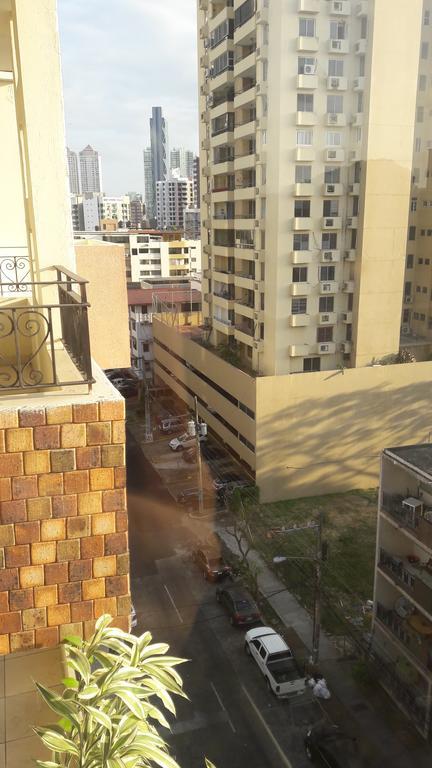 Az Hotel And Suites Panama City Exteriör bild