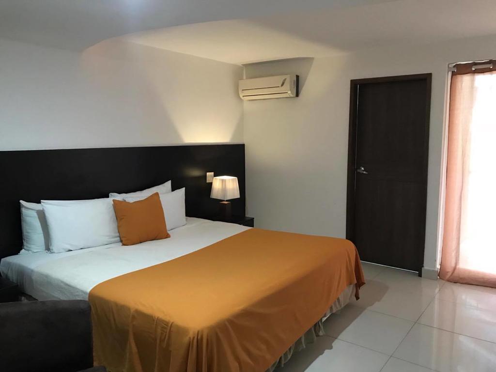 Az Hotel And Suites Panama City Exteriör bild