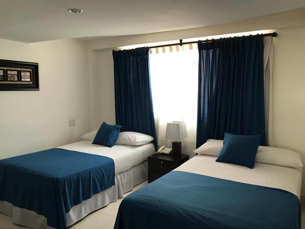 Az Hotel And Suites Panama City Exteriör bild