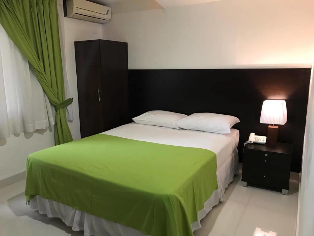 Az Hotel And Suites Panama City Exteriör bild