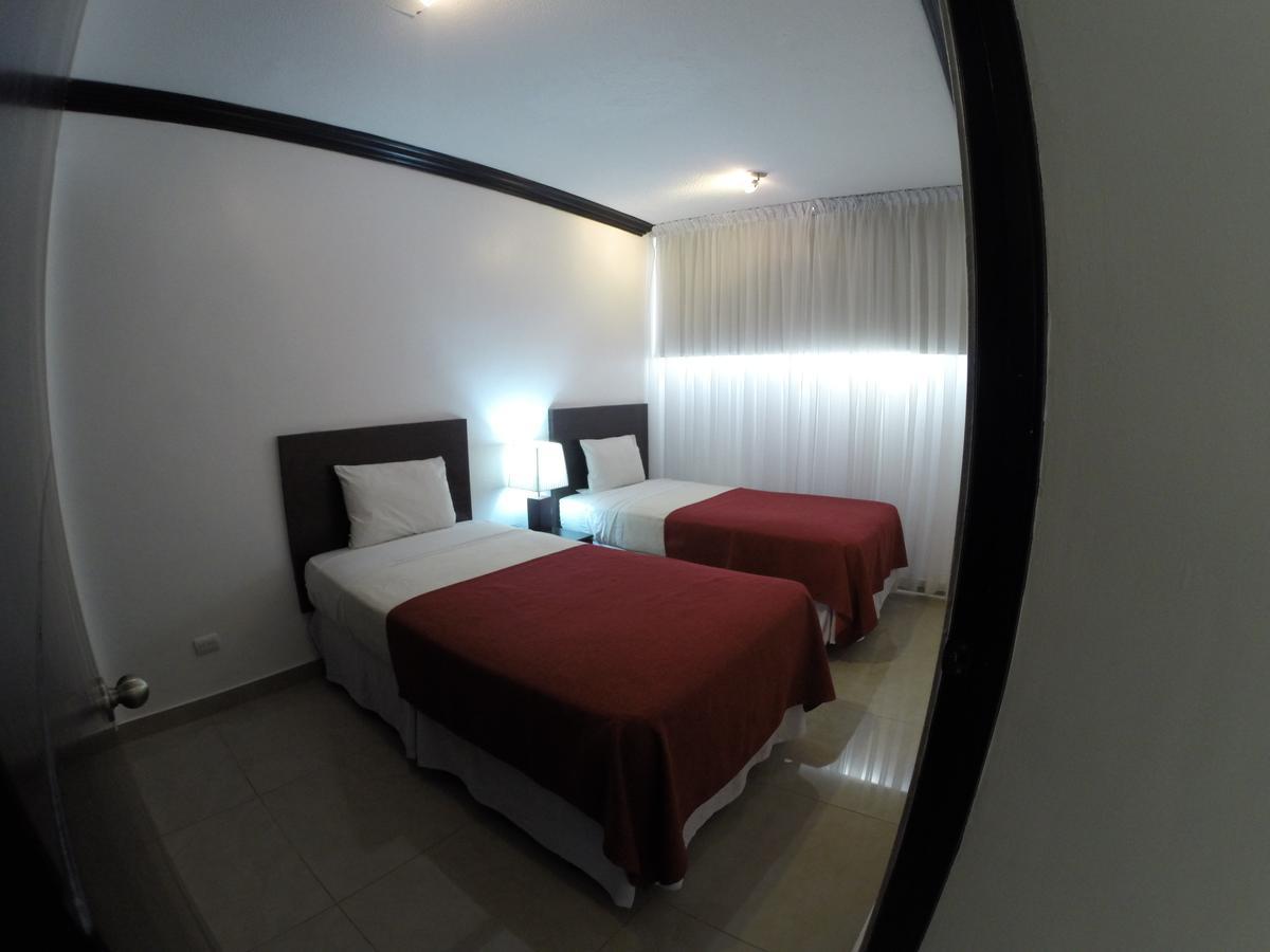 Az Hotel And Suites Panama City Exteriör bild