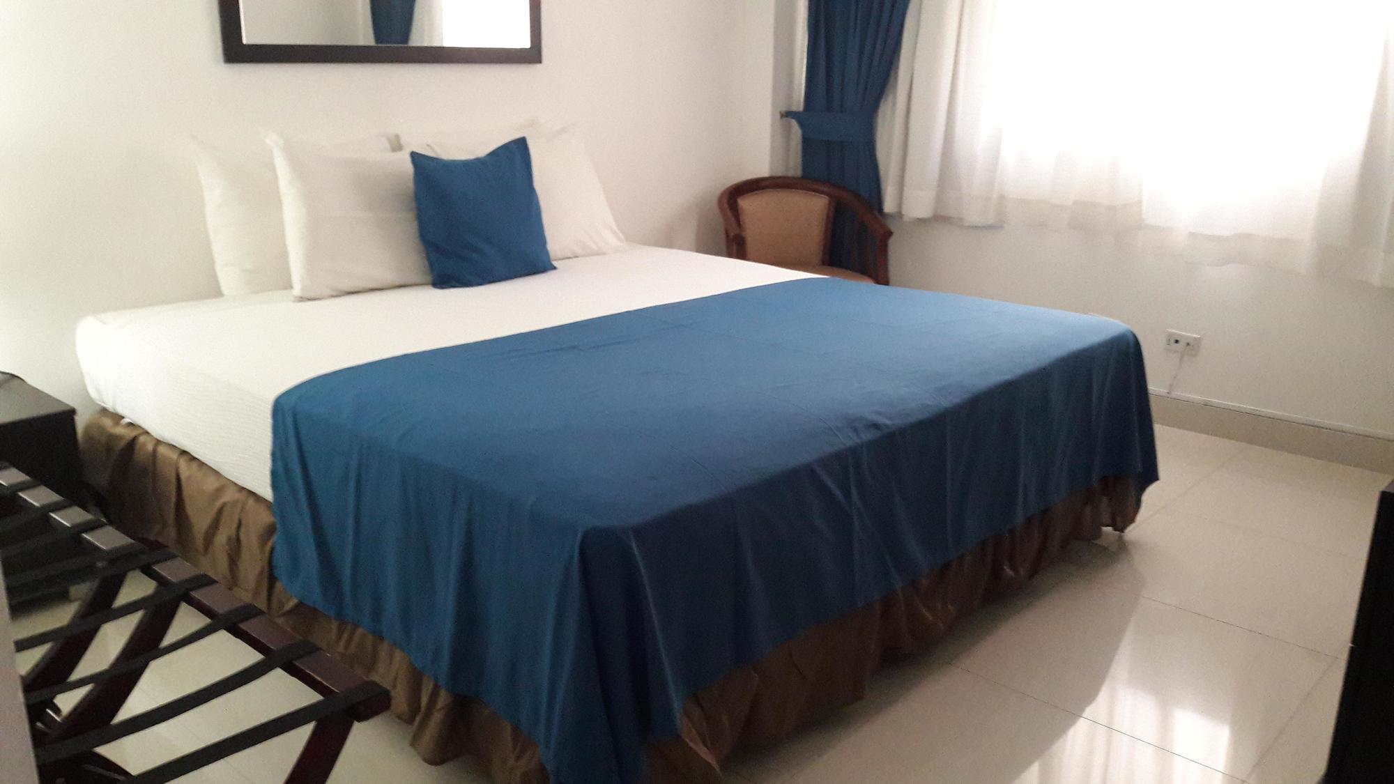 Az Hotel And Suites Panama City Exteriör bild