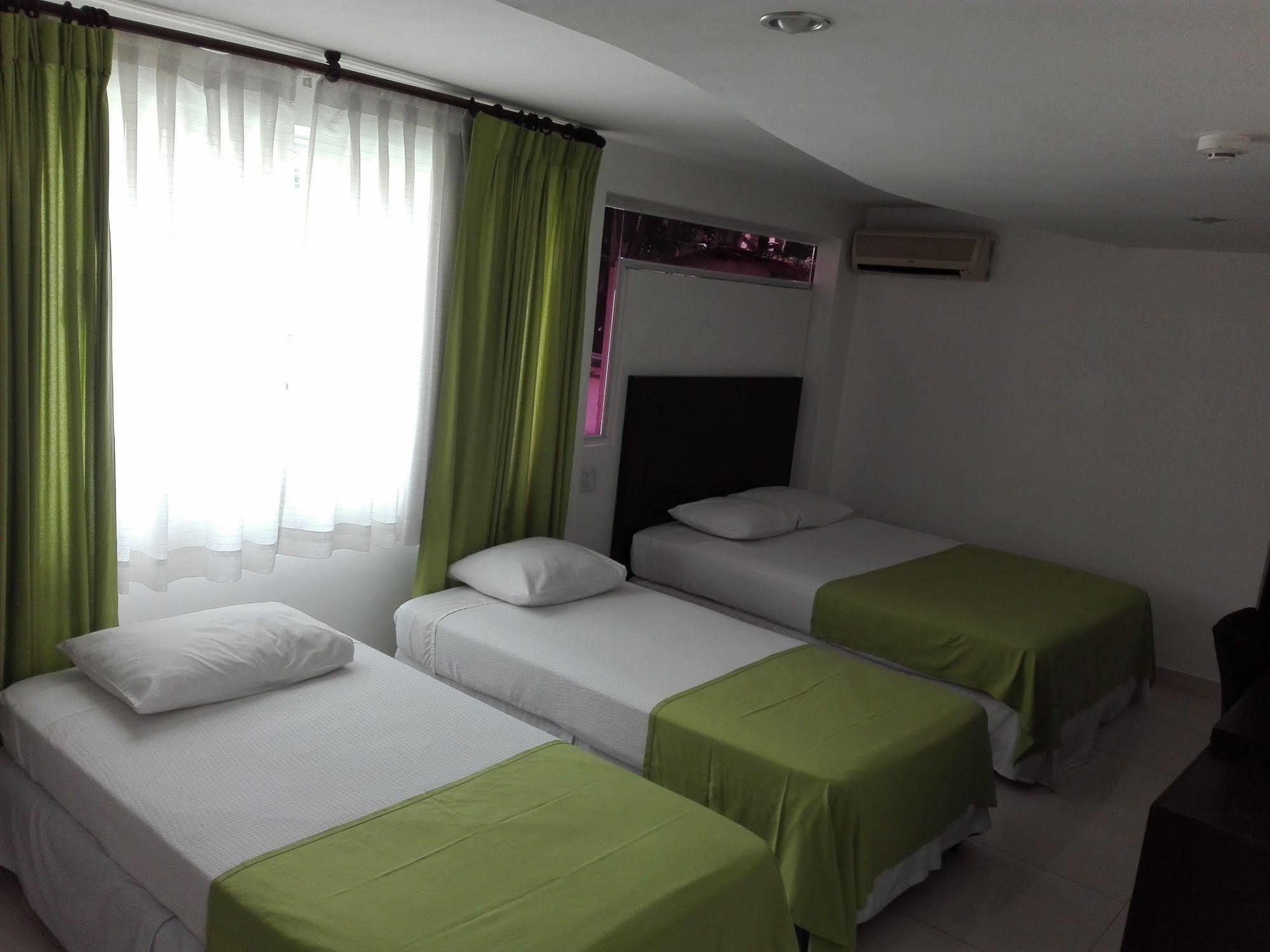Az Hotel And Suites Panama City Exteriör bild