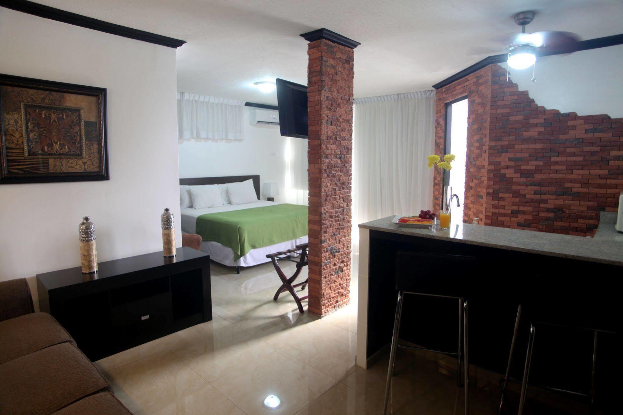 Az Hotel And Suites Panama City Exteriör bild