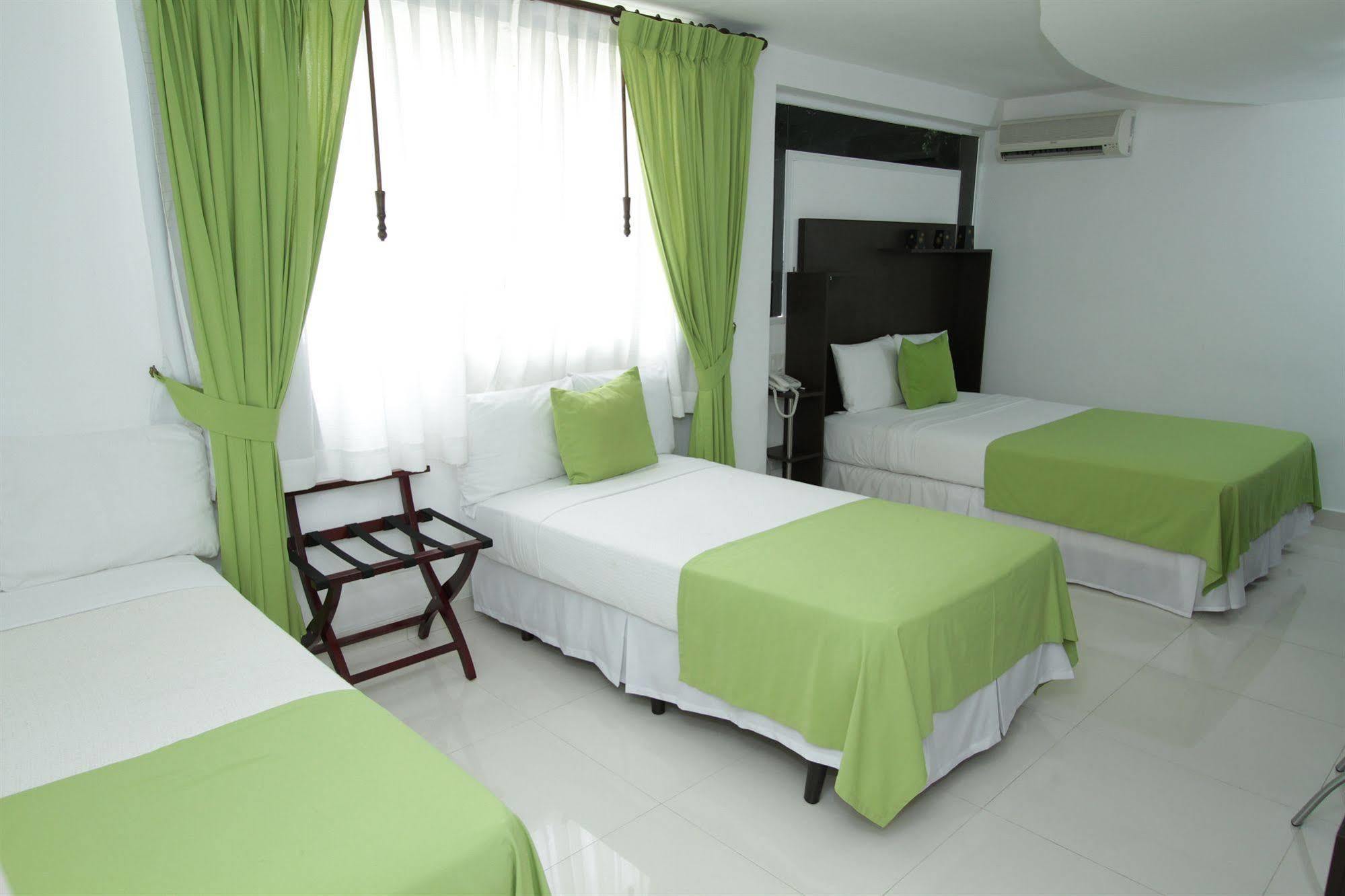 Az Hotel And Suites Panama City Exteriör bild